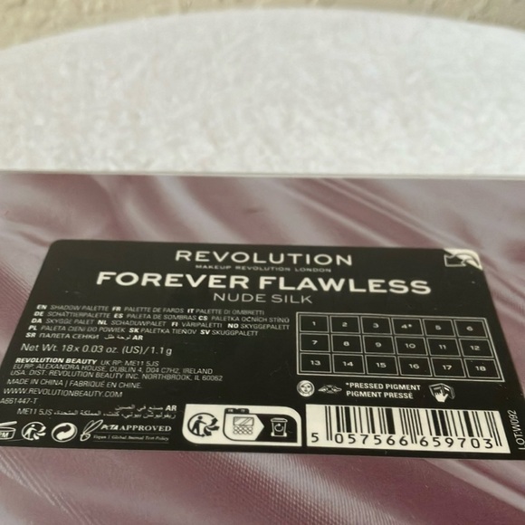 Revolution: Makeup Revolution Forever Flawless Palette- Nude - Picture 15 of 16